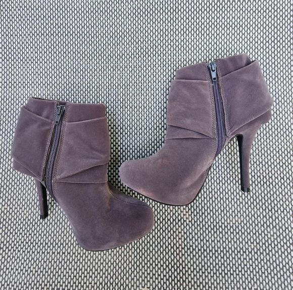 CHARLOTTE RUSSE SUEDE ANKLE BOOTS SZ 7 - Picture 4 of 12